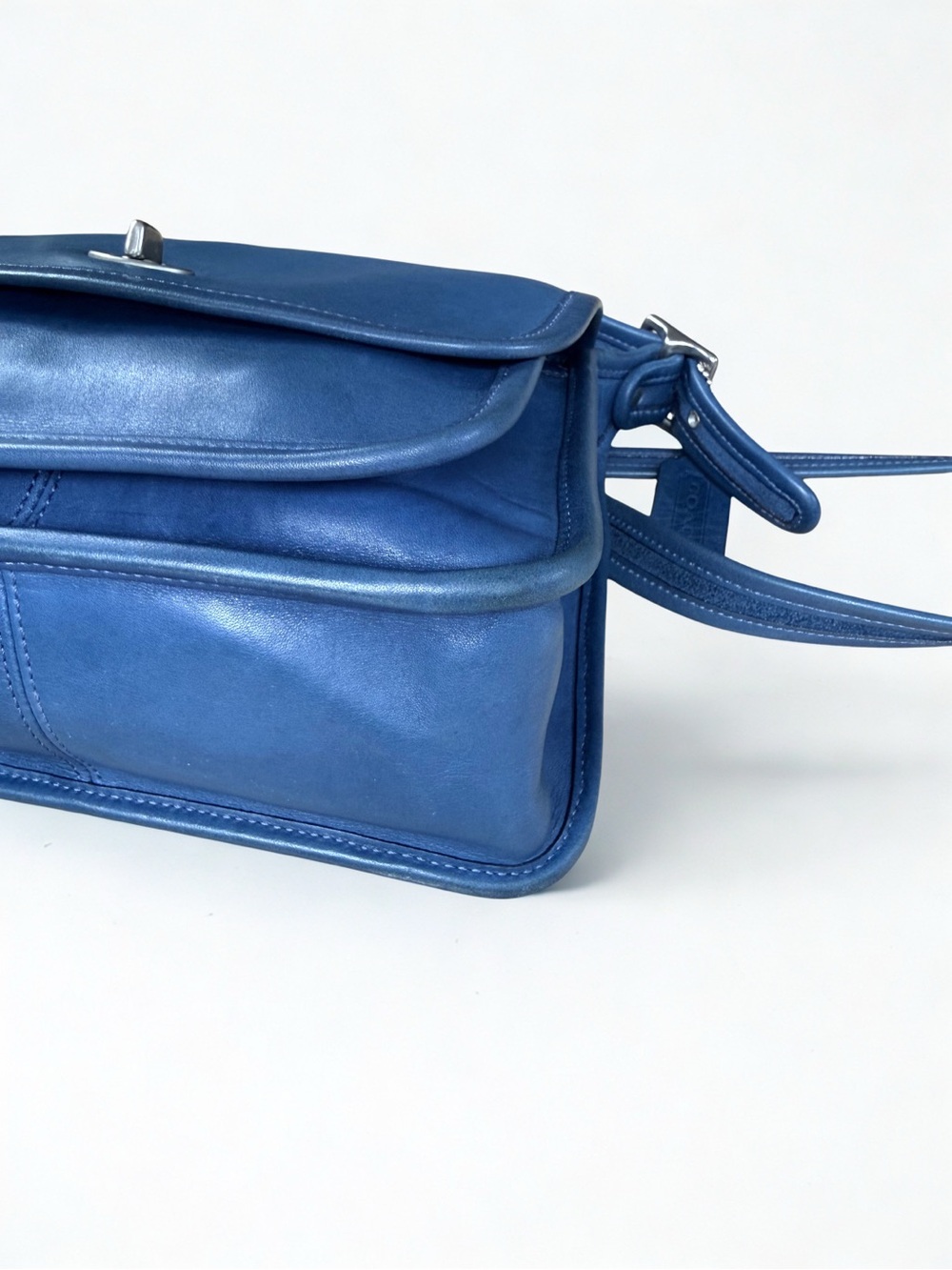SOLD! Vintage Coach Cornflower Blue Leather Rambler's Legacy Crossbody Bag 9061 - Picture 8 of 14